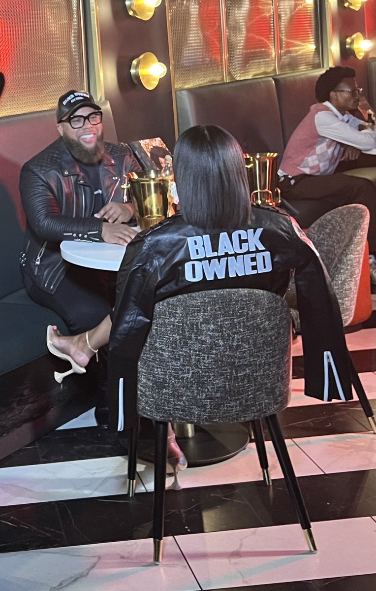 PowerMeMedia's tweet photo. It’s important to make sure you capture the clients brand. 
.
.
#CincinnatiBlackbusiness 
#Blackowned
#Executiveproducer
#doinggreatthings #communityoutreach 
#PowerMeMedia #Advertising #Marketing #Branding #Promotions #MediaBuyer https://t.co/e3UMqUVL8G