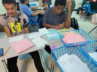 LDB_SocSt's tweet image. Captains of Knowledge - APUSH students build their own FRQ questions in review. Let&apos;s get it! #acethattest #historymatters #BELLieve