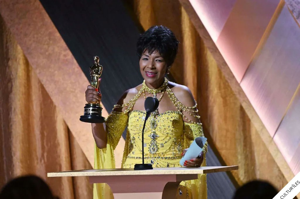 culturiles's tweet photo. #Martinique #Cinema #Antilles 

"Euzhan Palcy, la réalisatrice martiniquaise multi-récompensée, reçoit enfin une reconnaissance nationale"

Après avoir reçu un Oscar, la réalisatrice martiniquaise Euzhan Palcy a finalement été honorée en france. 

Reconnue pour ses œuvres https://t.co/cptxPGyiA3