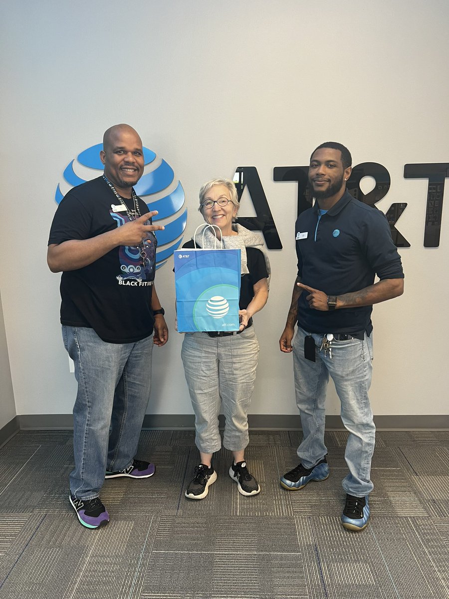 So it’s small business week and Tricia Quaid Landscape Design visited us and our customers to talk about her landscaping business.  We gained a new customer and friend. @CaresseSimpson <a href="/dbustamante1210/">David Bustamante</a> @JuliaRodzNTX <a href="/LynetteMAguilar/">Lynette Aguilar</a> <a href="/ntx/">NTx BOCG</a>