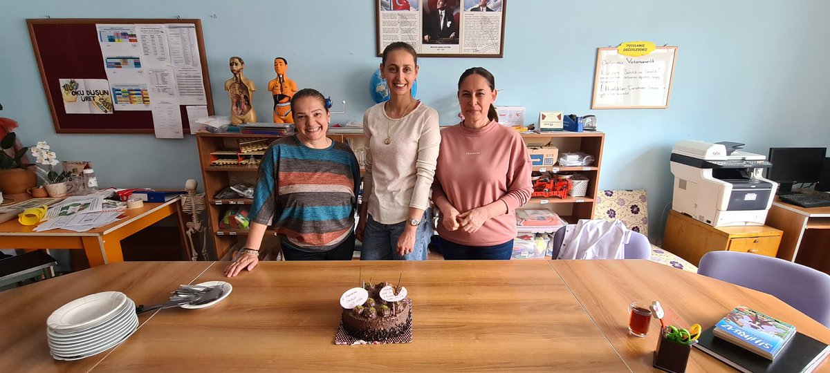 <a href="/100yilyakakent/">YAKAKENT 100.YIL ILKOKULU</a> Bir Okuldan Daha Fazlası 
#eTwinningSchoolLabel 
<a href="/KadirBo02112731/">Kadir Bozkurt</a> 
<a href="/atiyekavi/">Atiye</a> 
#etwinning