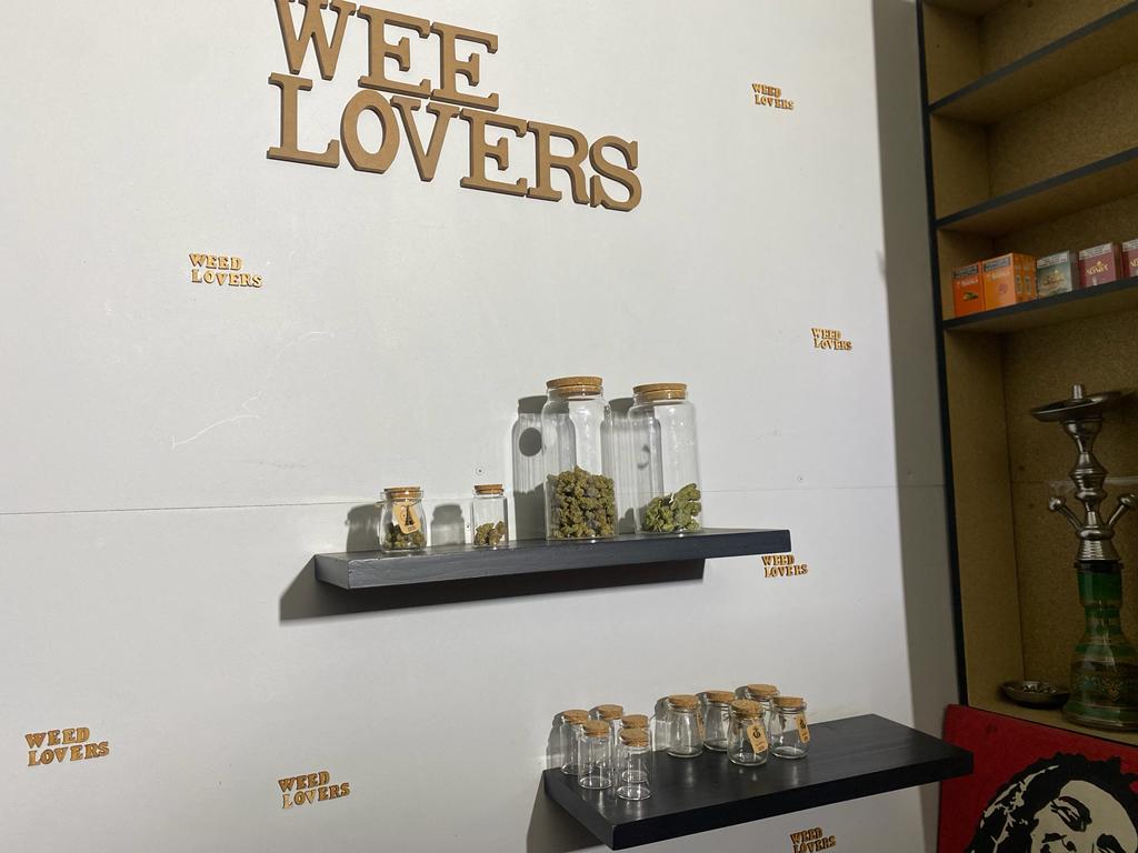 weedloversstore's tweet image. Our Weed Bar is coming along nicely...👌🏾🍃😍