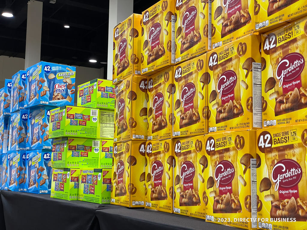 directvbusiness's tweet photo. ❤️ @DIRECTV teamed up with the Ronald McDonald House® Charities of Central FL (@RMHCCF) to assemble 6,000 snack packs for guest families spending long hours at hospitals caring for their children. #KeepingFamiliesClose #DIRECTVCares 

https://t.co/pbhu4uJl8E https://t.co/G6VaSMG40o