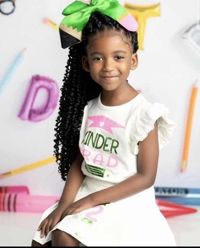 CoachTonyMarks1's tweet photo. I’m the Dad of a Kinder Grad! 🎓😊It’s an honor to be this little girl’s Father. Make no mistake, being blessed with her is my greatest achievement in life. Love you always and forever babygirl. -Dada 😍🖤🙏🏾 #GirlDad #KinderGrad #GodisGreat #Blessings #SunniRose https://t.co/imOqqXb1jT