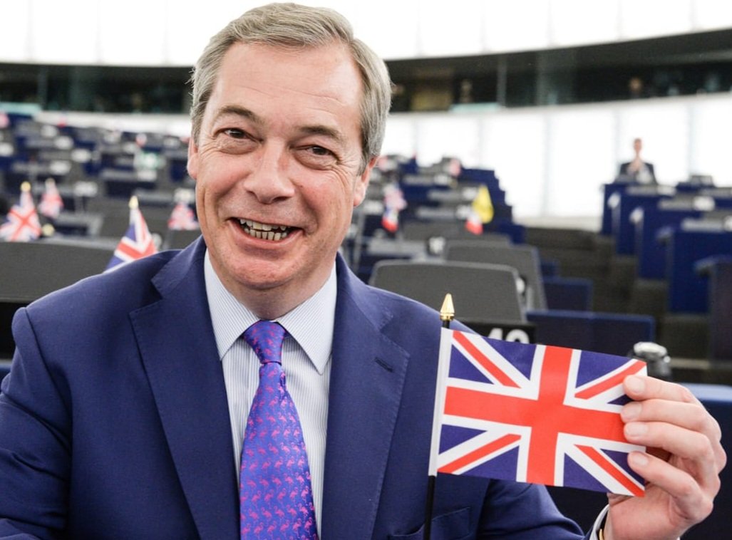 RT if you would like to see <a href="/Nigel_Farage/">Nigel Farage MP</a> back in politics