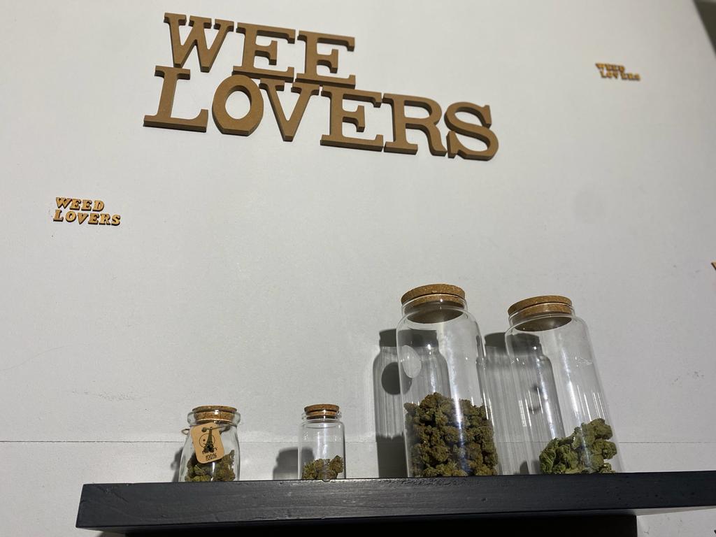 weedloversstore's tweet image. Our Weed Bar is coming along nicely...👌🏾🍃😍