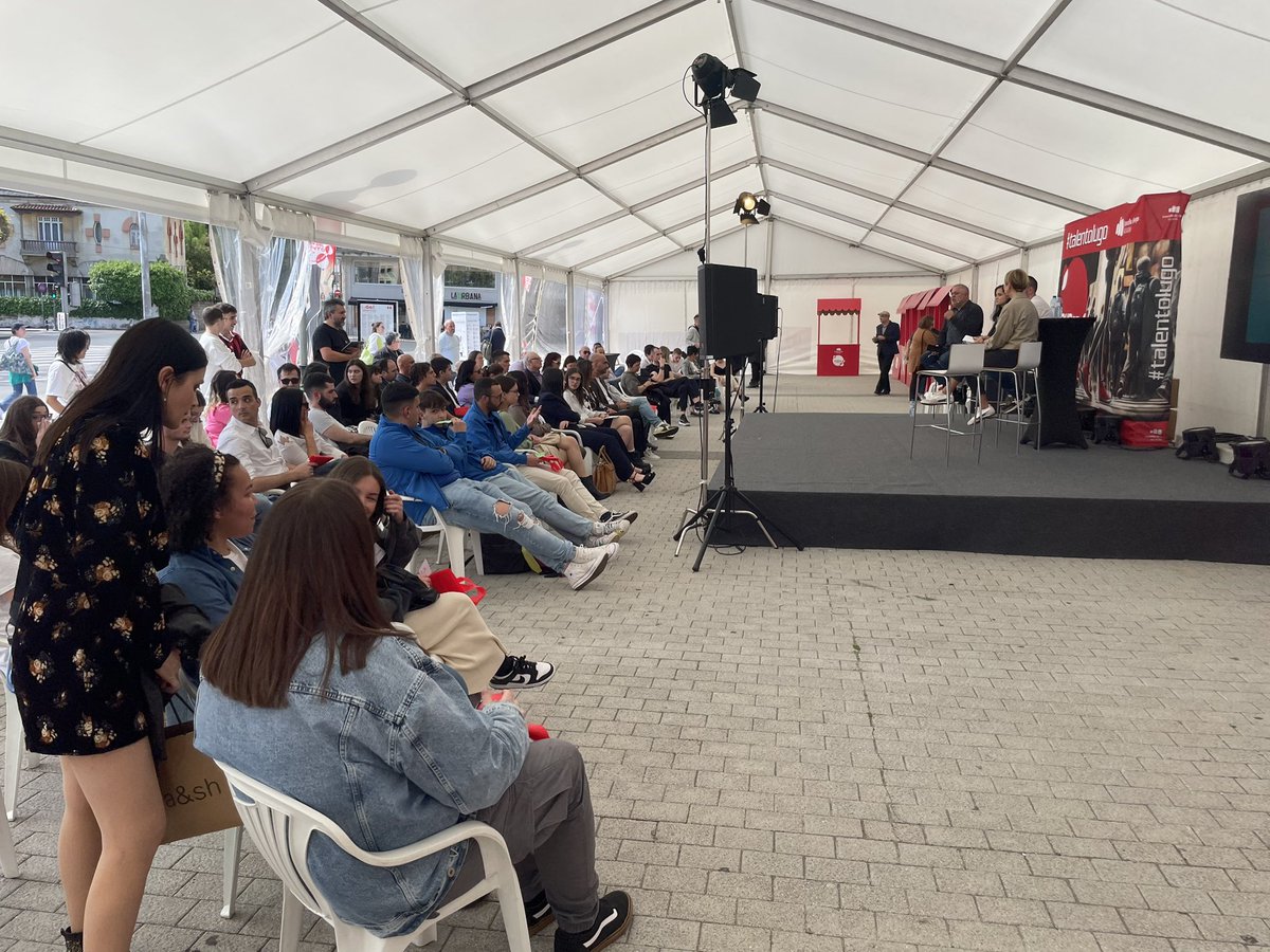 LaraMendezLopez's tweet photo. ✅📈 Esta tarde presentei a mesa #LugoTransforma dentro do #TourDelTalento. Mesa formada por 3 empresas contan con proxectos innovadores que acadaron o apoio económico do noso fondo para incrementar a súa proxección e a creación de numerosos postos de traballo na nosa cidade. https://t.co/fnR6v1N6Kp