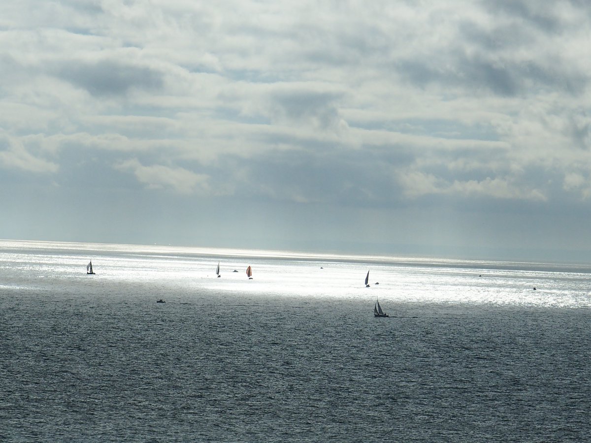 josettehersent's tweet photo. Quand la lumière
Est diamantaire
L'éternité
Danse sur la mer. https://t.co/Id7jcdhHui