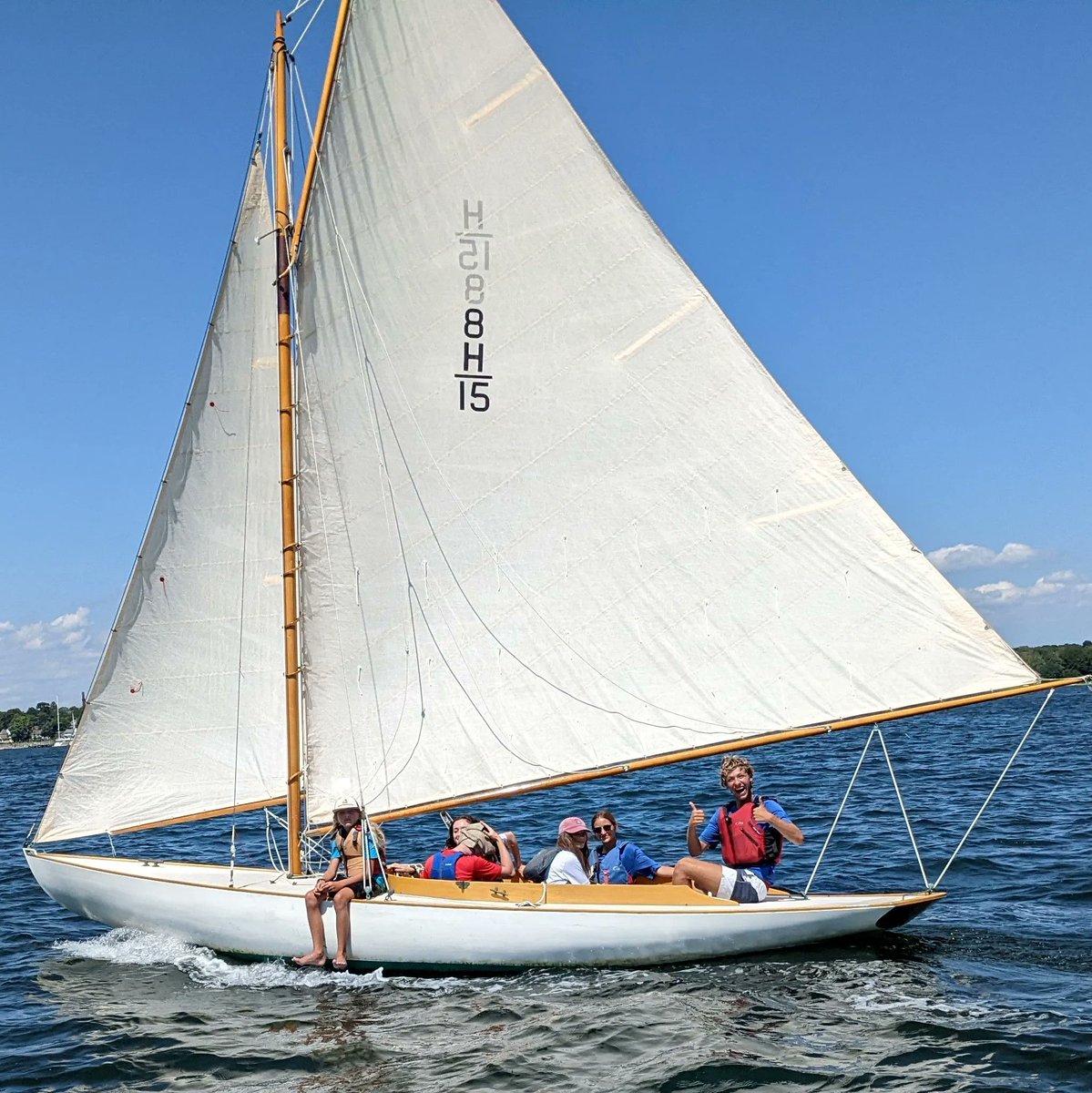 herreshoffmm's tweet image. Looking for an unforgettable summer experience for your young sailor? Look no further than Sailing Camp at HMM! Visit our website to learn more and register your child today: buff.ly/3eyjaJL See you on the water! #SummerCamp #YouthSeamanship #SailingFun #NarragansettBay