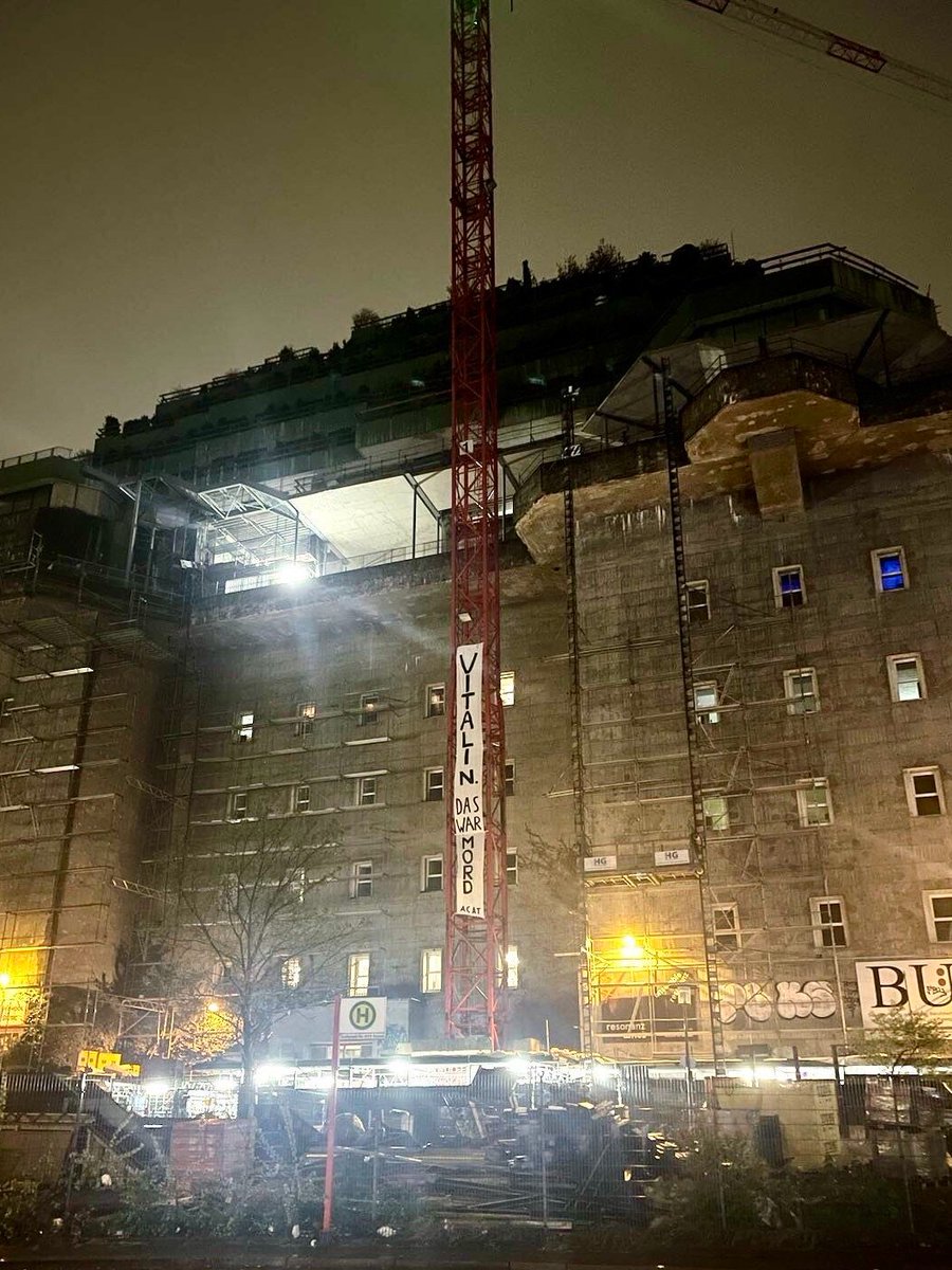 TW Polizeigewalt, Mord

Uns wurde dieser Bannerdrop zugespielt. Ein Thread: 

 "Vitali N,  Das was Mord!"
Das Banner erinnert an einen Menschen, der am 11.April von der Brandenburger Polizei ermordet wurde. 

(1/x)