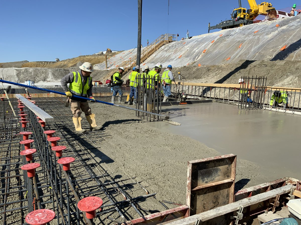 PIP2accelerator's tweet image. 🚧 On Wednesday, crews completed a 252-cubic-yard concrete pour for the 20&quot;-thick reinforced base slab of the #PIP2 Linac Complex&apos;s High Bay Building!

The contractor will place the remaining base slab pours over the next 2 weeks and then move on to wall pours.

#FutureofFermilab