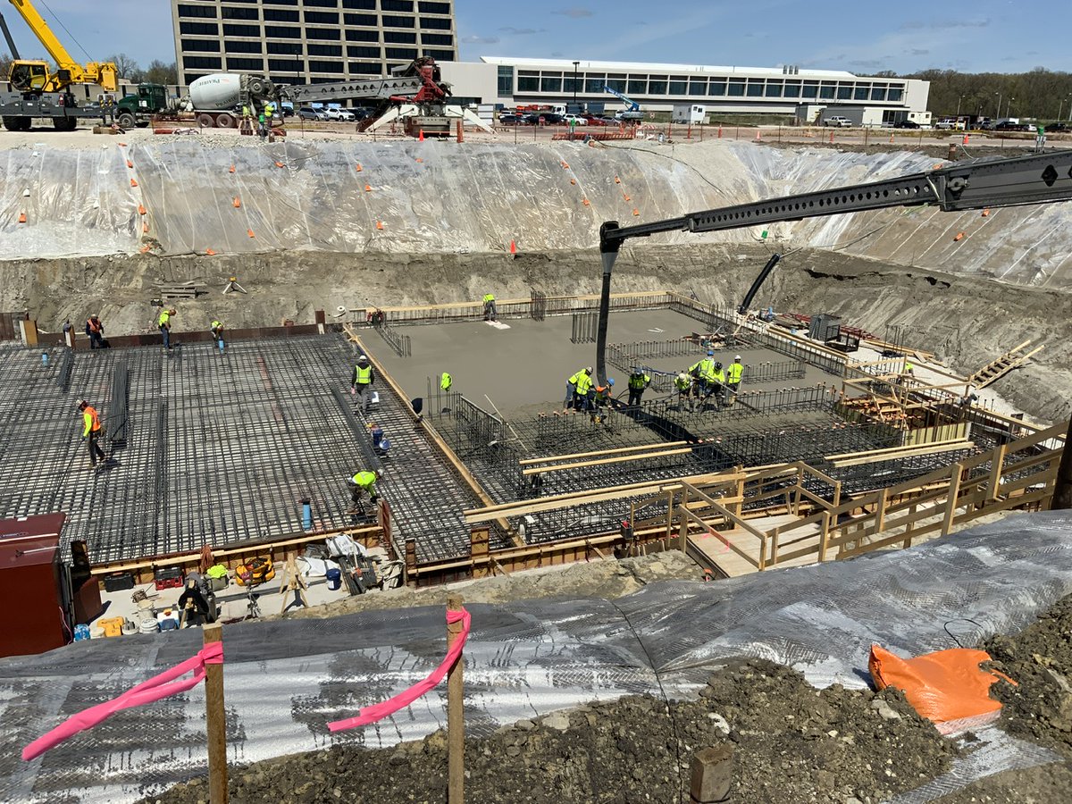 PIP2accelerator's tweet image. 🚧 On Wednesday, crews completed a 252-cubic-yard concrete pour for the 20&quot;-thick reinforced base slab of the #PIP2 Linac Complex&apos;s High Bay Building!

The contractor will place the remaining base slab pours over the next 2 weeks and then move on to wall pours.

#FutureofFermilab
