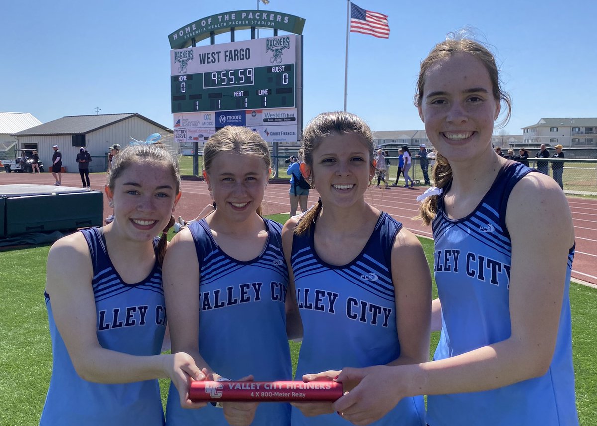 VCtrack_field's tweet photo. ⭐️4x800 CHAMPIONS 5-5-23⭐️
Congratulations to Brynn Lueck, Cadence Fetsch, Reagan Berg &amp; Greta Goven on winning the 4x800 meter relay at the Packer Relays. @HiLiners @HiLinerBooster https://t.co/pWxRe9Nx3A