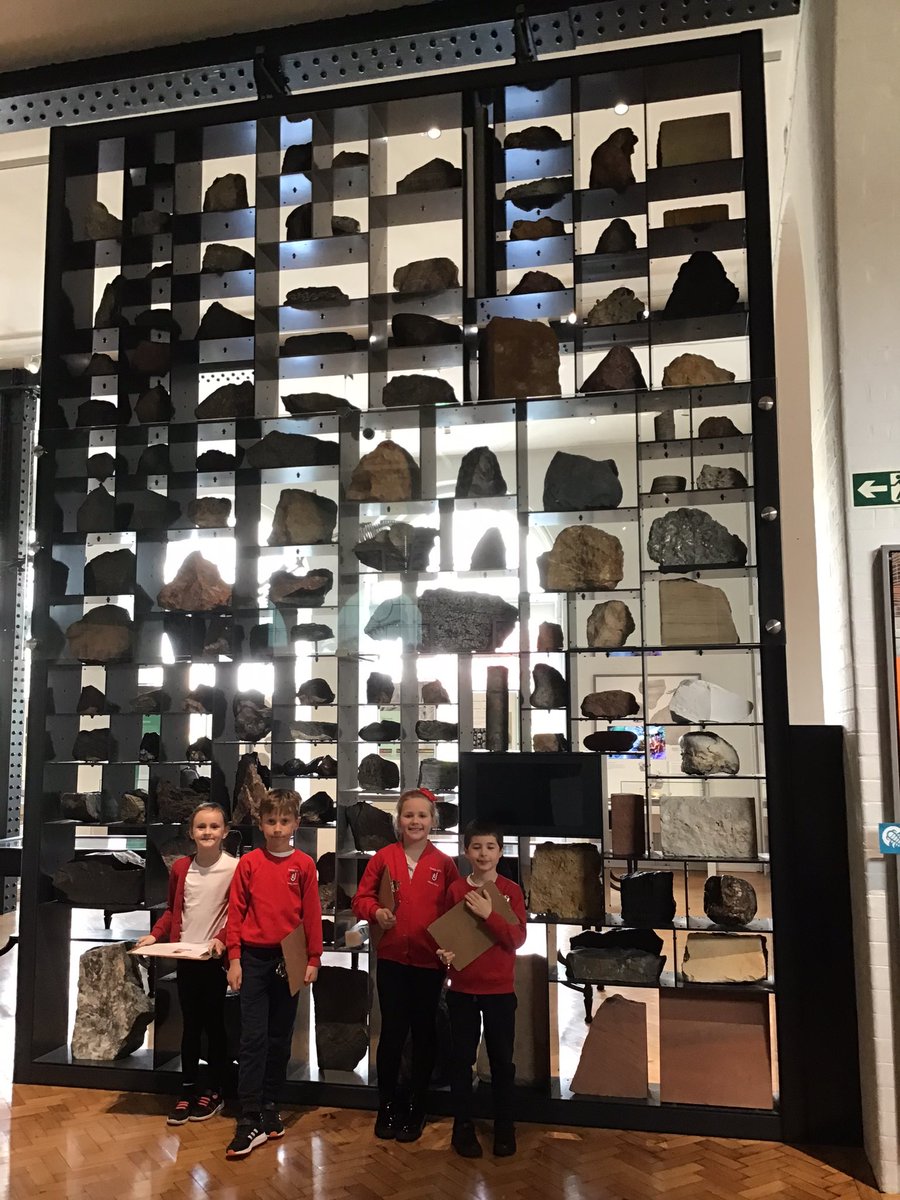 TJPrimary's tweet photo. 3D had an amazingly informative morning at the Lapworth Geology Museum yesterday. We met ‘Roary’, completed a museum trail, and found out all about fossils. We loved it! #TJScience #TJYear3 #TJEnrich https://t.co/CMr5PNbDgp