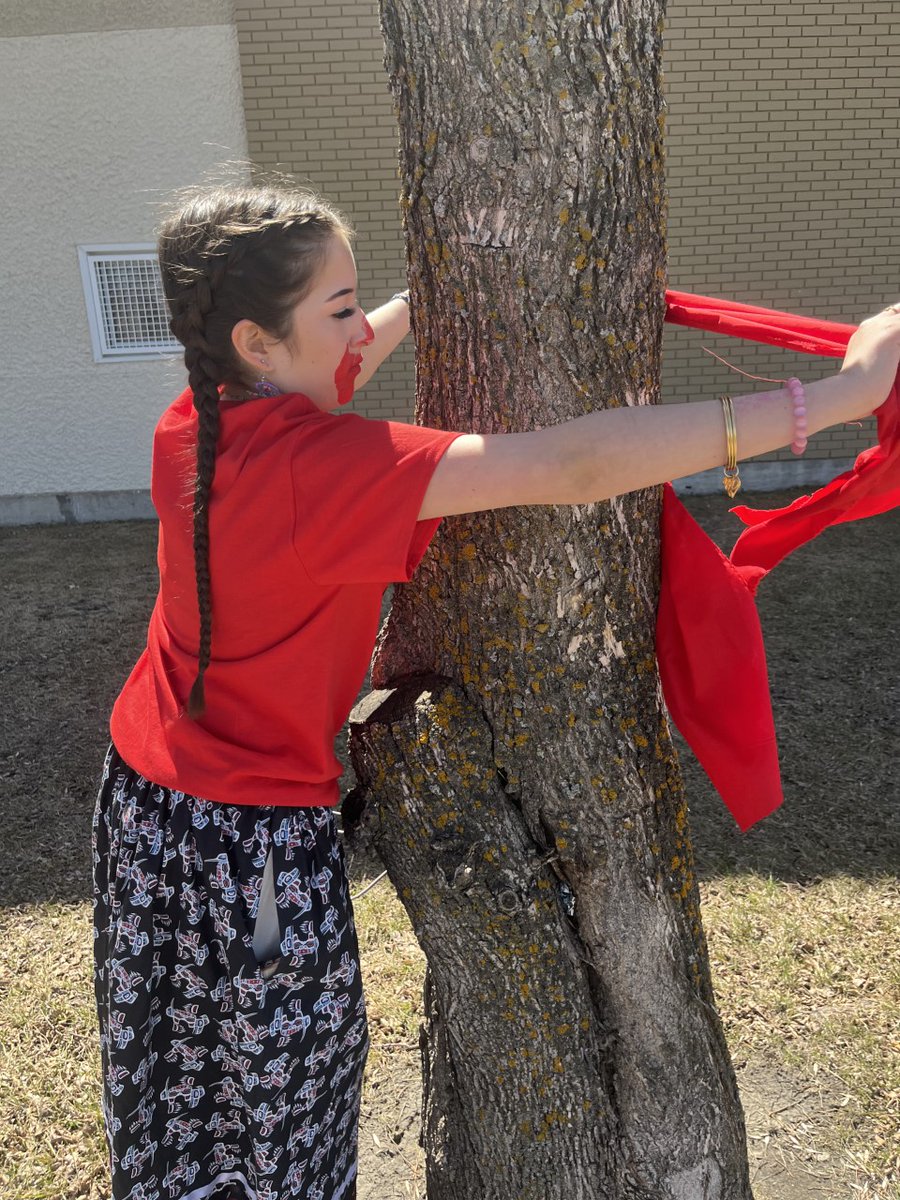 rec_RETSD's tweet photo. REC gathered to recognize the National Day for Missing and Murdered Indigenous Women and Girls and Two-Spirit People(MMIWG2S). The hanging of Red ribbons and Dresses act as a visual reminder to honor all MMIWAG2S and families. #NoMoreStolenSisters
@RETSDschools @rec_RETSD https://t.co/DWvz72S7Oj