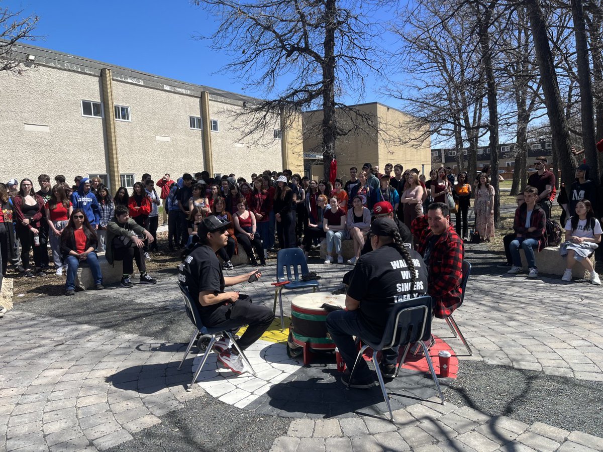 rec_RETSD's tweet photo. REC gathered to recognize the National Day for Missing and Murdered Indigenous Women and Girls and Two-Spirit People(MMIWG2S). The hanging of Red ribbons and Dresses act as a visual reminder to honor all MMIWAG2S and families. #NoMoreStolenSisters
@RETSDschools @rec_RETSD https://t.co/DWvz72S7Oj