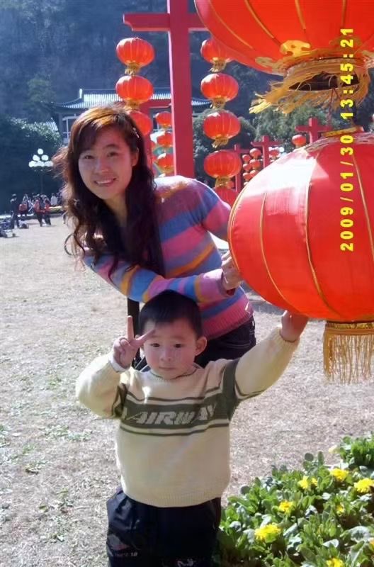 flash418back's tweet photo. 此人叫秦东，电话在此，童年和现在的样子，你可约他陪你干任何事，150就够了，还是高中生，非常滋润身体，有兴趣可以约 #网黄 #肌肉狗 #肌肉腹肌 #高中生弟弟 #帅哥资源 #裸照 #帅哥直男 #学生 #嫖娼 https://t.co/ILTG9iZLA9