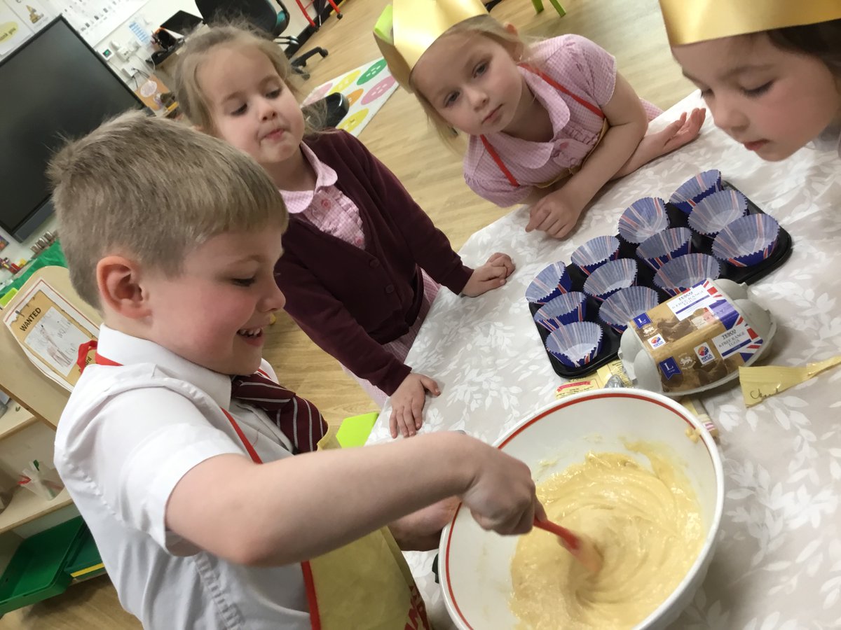 FS2StLukesFrod's tweet photo. We loved helping prepare for this afternoon’s special celebration🧁🥪😃 #readysteadybake https://t.co/JzvYUvx80s