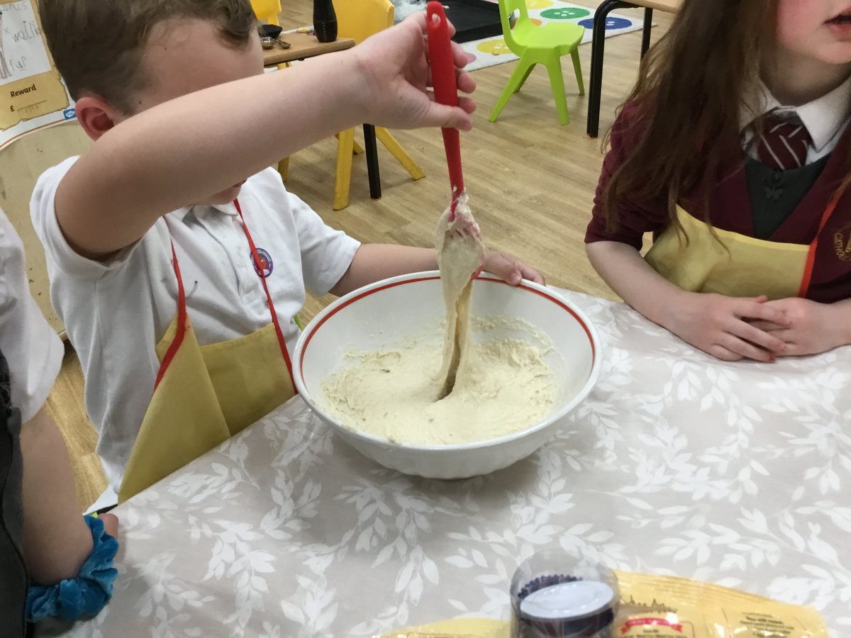 FS2StLukesFrod's tweet photo. We loved helping prepare for this afternoon’s special celebration🧁🥪😃 #readysteadybake https://t.co/JzvYUvx80s