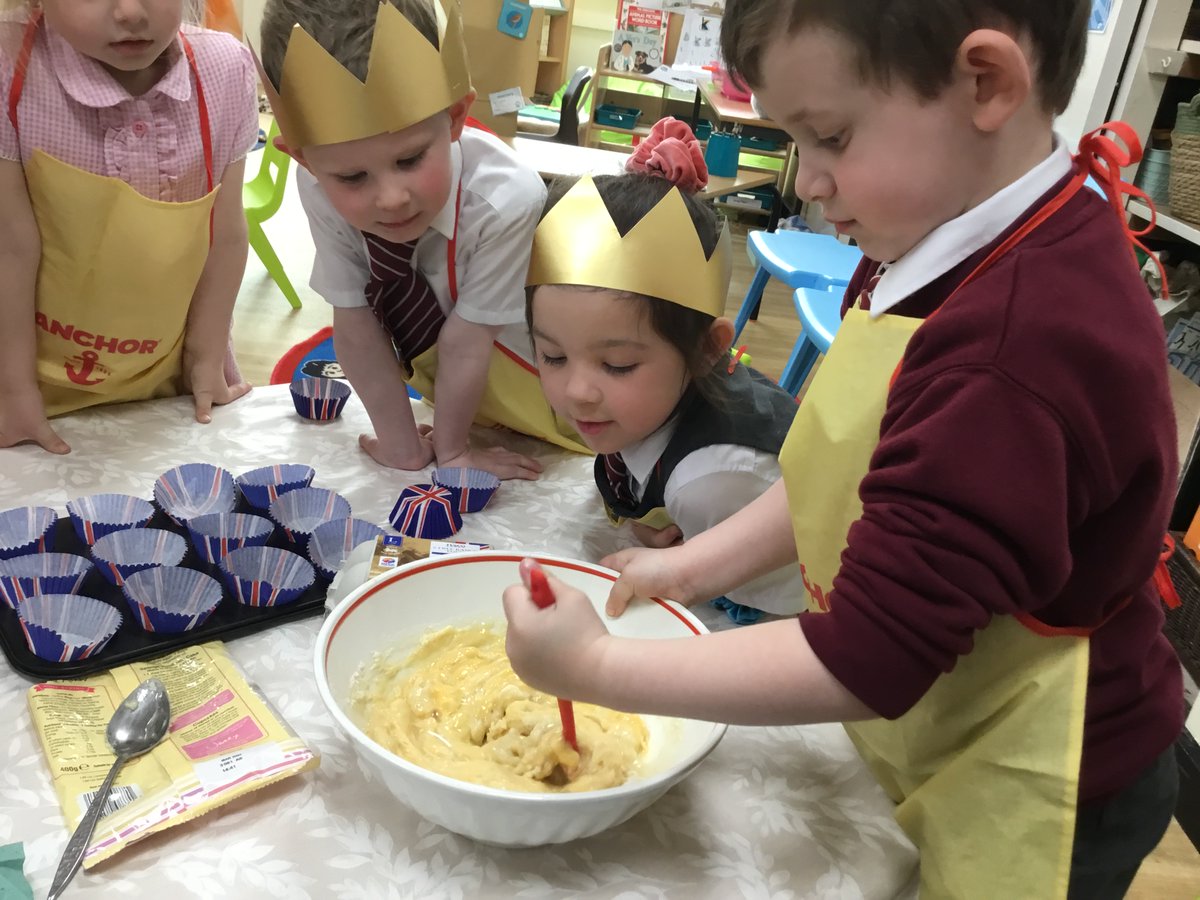 FS2StLukesFrod's tweet photo. We loved helping prepare for this afternoon’s special celebration🧁🥪😃 #readysteadybake https://t.co/JzvYUvx80s