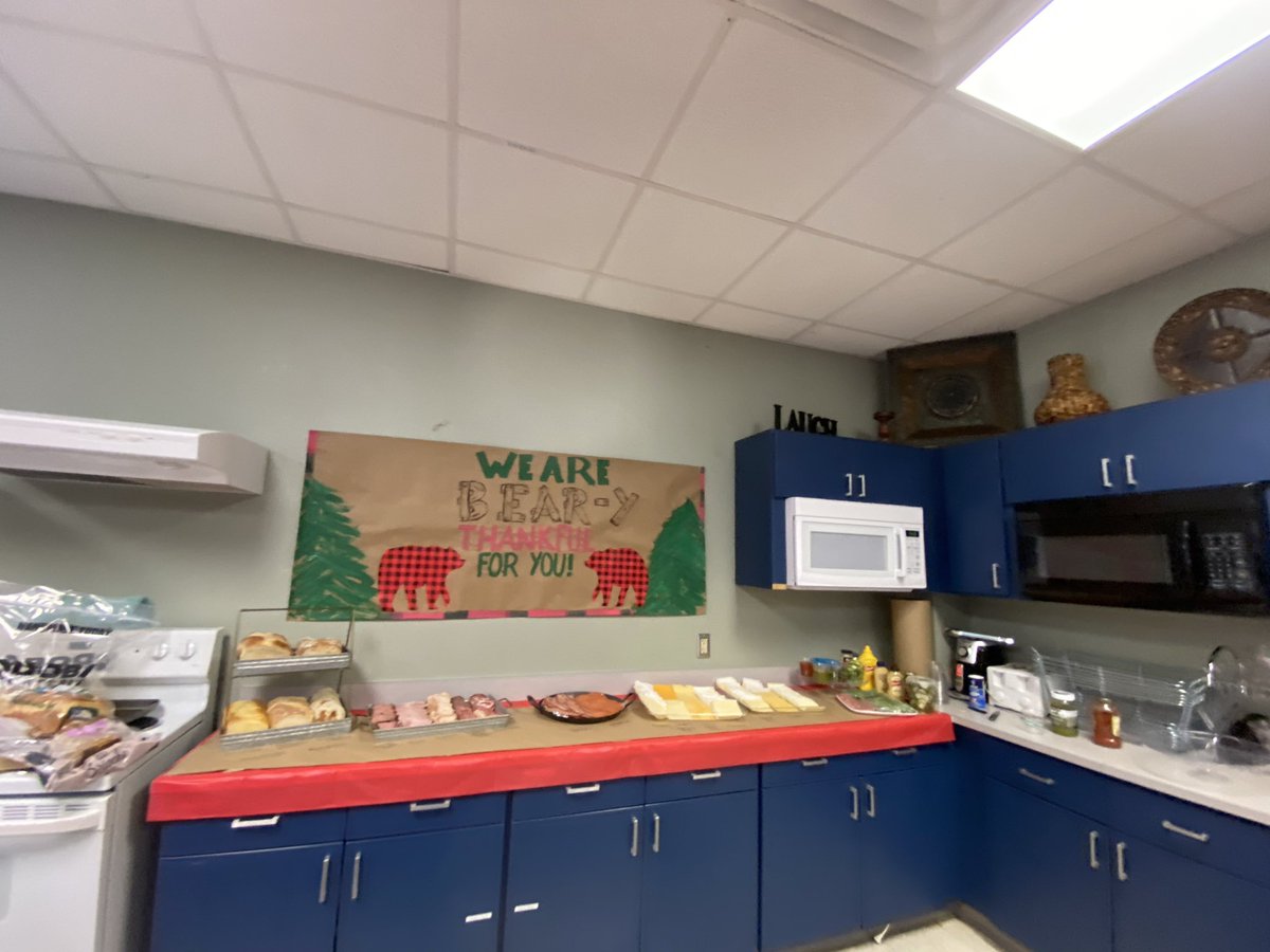 7HillsNISD's tweet photo. Teacher Appreciation Lunch! Thank you PTA for our grill cheese bar, and thank you Marrufo family for our dessert! https://t.co/E3HZaSuBBI