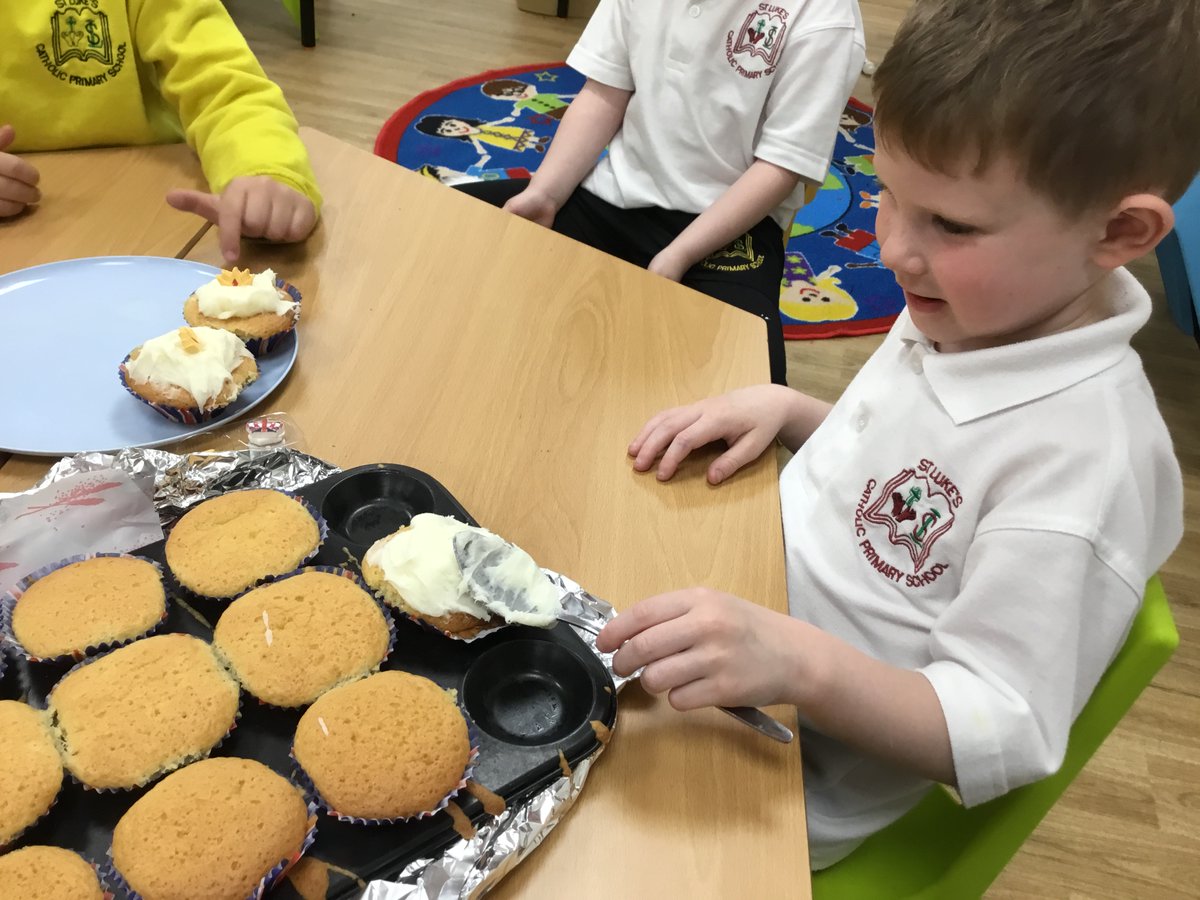 FS2StLukesFrod's tweet photo. We loved helping prepare for this afternoon’s special celebration🧁🥪😃 #readysteadybake https://t.co/JzvYUvx80s