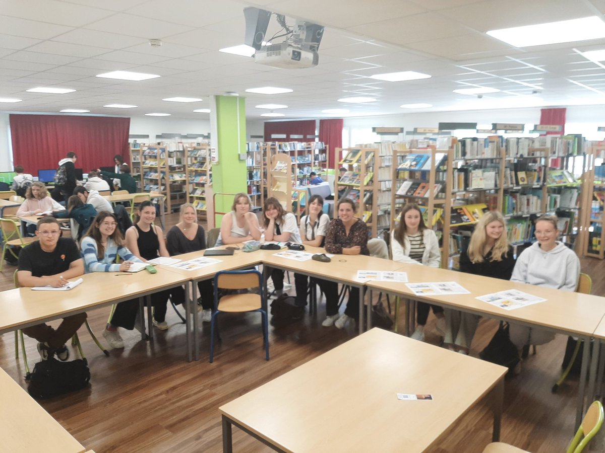 Dernière réunion de rédaction ce vendredi midi avec les élèves de l'atelier médias du lycée Prévert #PontAudemer avant la  publication de deux pages dans <a href="/eveilponto/">L'Éveil de Pont-Audemer</a> le 6 juin prochain. Ravi de travailler avec des lycéens attachés à la presse écrite et au journal papier