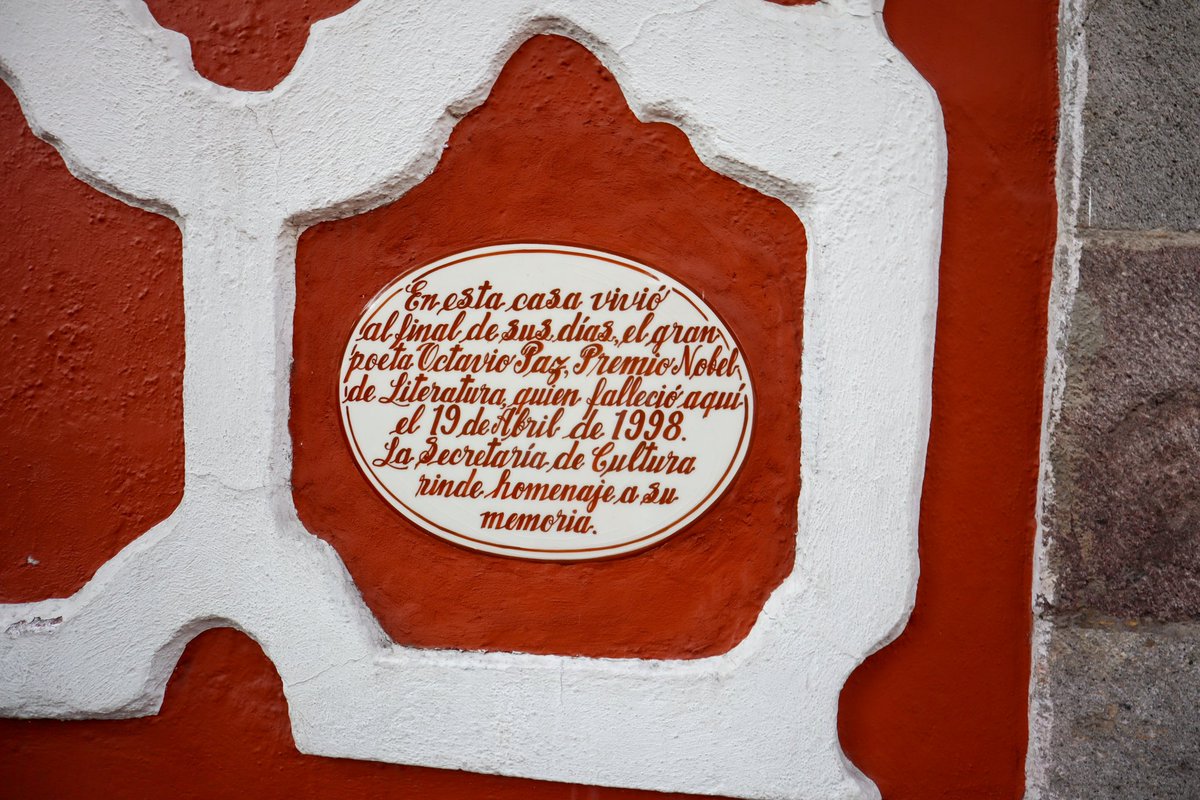 En #FranciscoSosa 383 de #Coyoacán se encuentra la Casa Alvarado, en la que el escritor Octavio Paz pasó sus últimos días. Hoy alberga la sede de la <a href="/Fonoteca/">Fonoteca Nacional</a> y su arquitectura data del siglo XVIII.