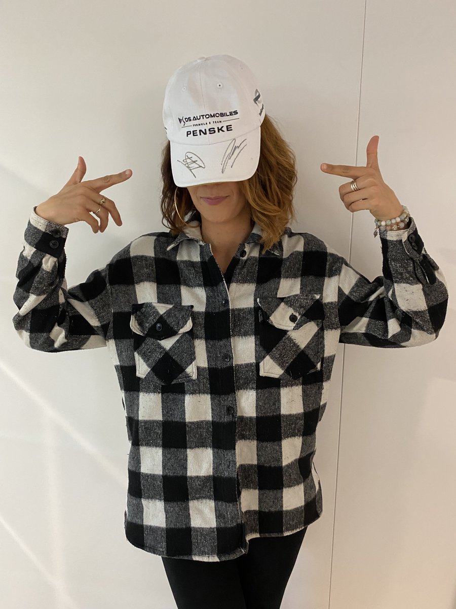 lequipedusoir's tweet photo. 🎁CADEAU🎁

A l'occasion du E-Prix de Monaco diffusé demain sur @lachainelequipe, @ClaireBricogne  vous fait gagner dans l'#EDS, une casquette dédicacée par Jean-Éric Vergne et Stoffel Vandoorne.

Pour participer : RT + FOLLOW et choisissez votre chroniqueur pour le quiz🍀 https://t.co/2yIt7gqqS1