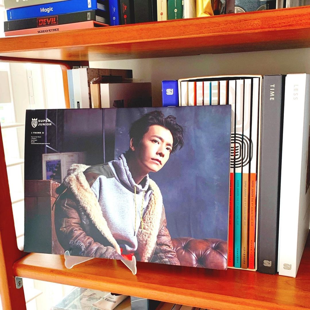 Sujumemories's tweet photo. ++ 200128 [preview/unboxing]💖🌸
Donghae❤️💙 Ver.
©® : wonhaedd IG 
#ITHINKU
#SUPERJUNIOR https://t.co/LJHMJmkGGU