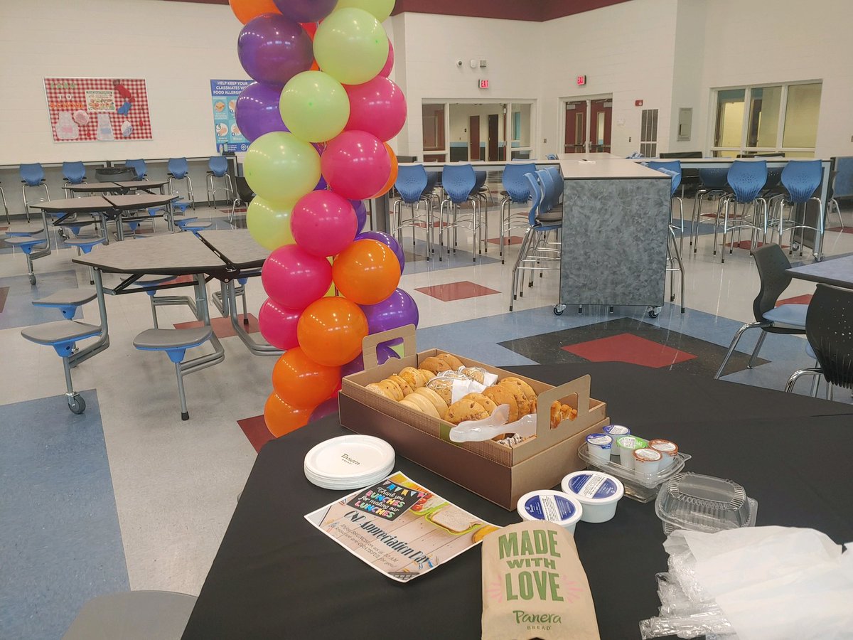 The Child Nutrition Staff <a href="/BerryMiddle/">Berry Middle School</a>  <a href="/HooverSchools/">Hoover City Schools</a> received treats made with ❤️ because they are Heroes! #SLHD23 #SchoolLunchHeroDay <a href="/SchoolLunch/">SchoolLunch</a> #breakforaplate