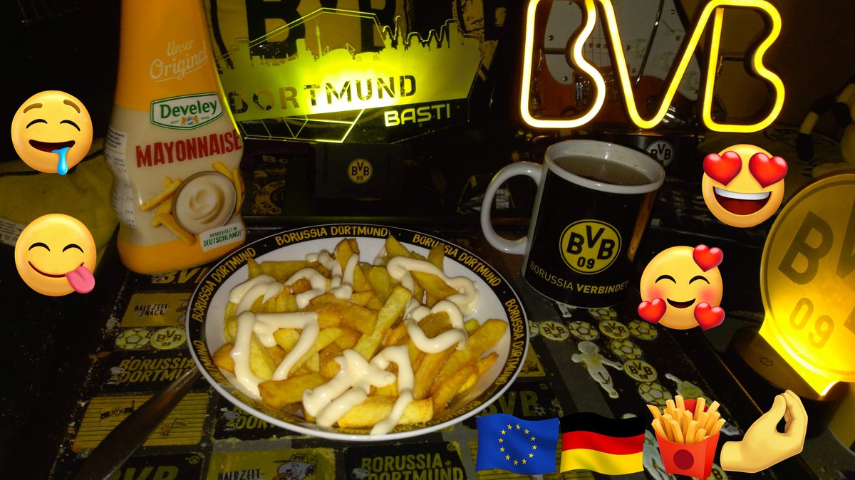BastianDriller's tweet photo. #MediterraneKüche 🇪🇺🇵🇹🇪🇸🇫🇷🇮🇹🇲🇹🇬🇷🤌🏻😍🥰🤤😋
#ItalienischeKüche 🇪🇺🇮🇹🤌🏻😍🥰🤤😋
#Carbonara 🍝🤌🏻😍🥰🤤😋
#BVBBrettchen
@HexeHanna8 @BVB
🇺🇦🖤💛19:09 Uhr
👇🏻In die #Pfanne kommt #Toplou #Olivenöl 🇪🇺🇬🇷🫒,
👇🏻die #Guanciale wird dazu #gegeben
👇🏻& die Spaghettis kommen ins Wasser https://t.co/RSScLtqbsH