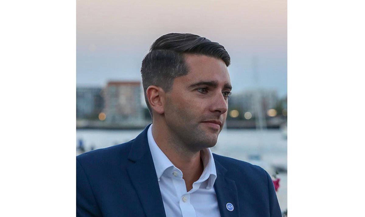 Join us for a virtual lunchtime chat on 6/21 with James Sutherland '11 discussing “The Ocean’s Role in Combating Climate Change.” Details and registration: alumni.emmanuel.edu/events/james-s…