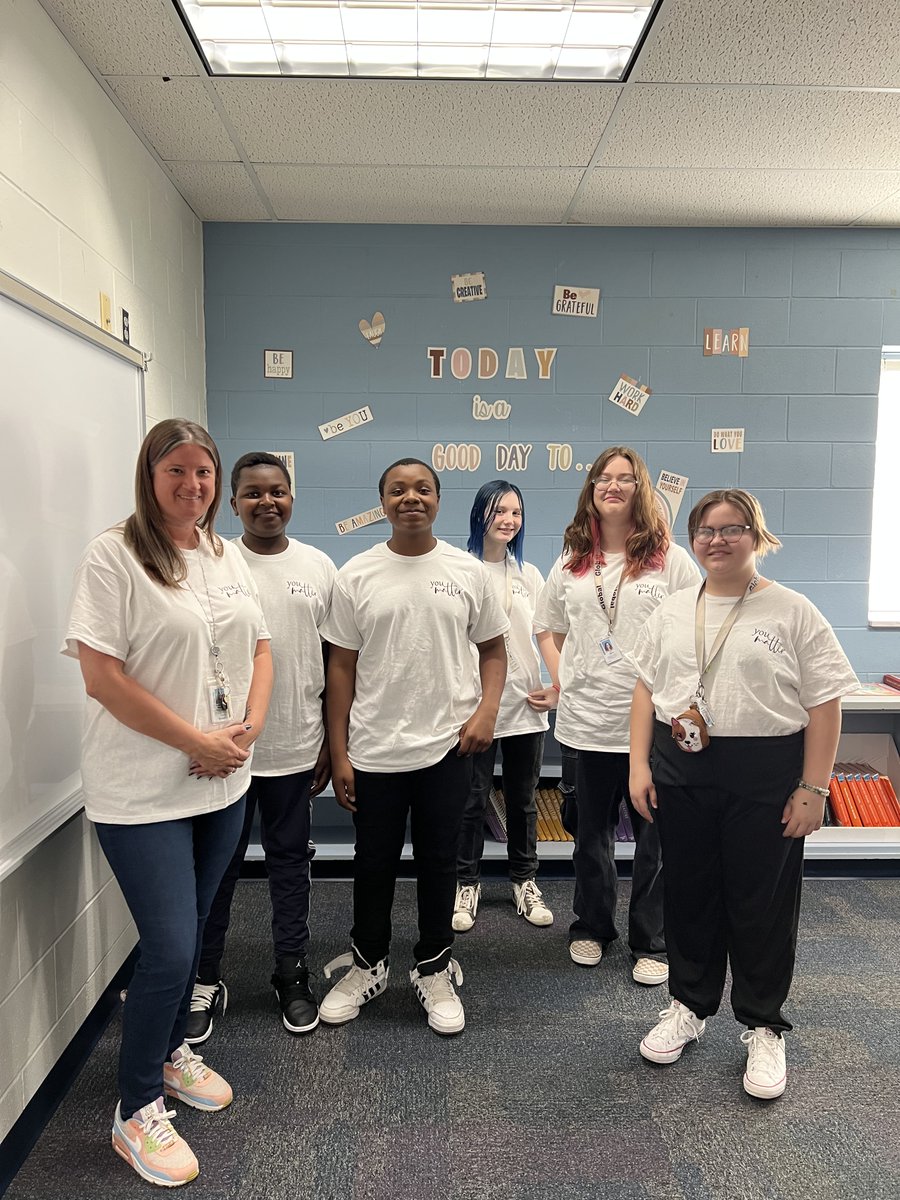 DmsHawks1's tweet photo. May is Mental Health Awareness month. The SOAR club is working to help erase the stigma of mental health by spreading the message that it is okay not to be okay and to reach out to someone. #MentalHealthAwareness #hawkwayeveryday #decaturproud @MSDDecatur https://t.co/4OlV2XOO4d