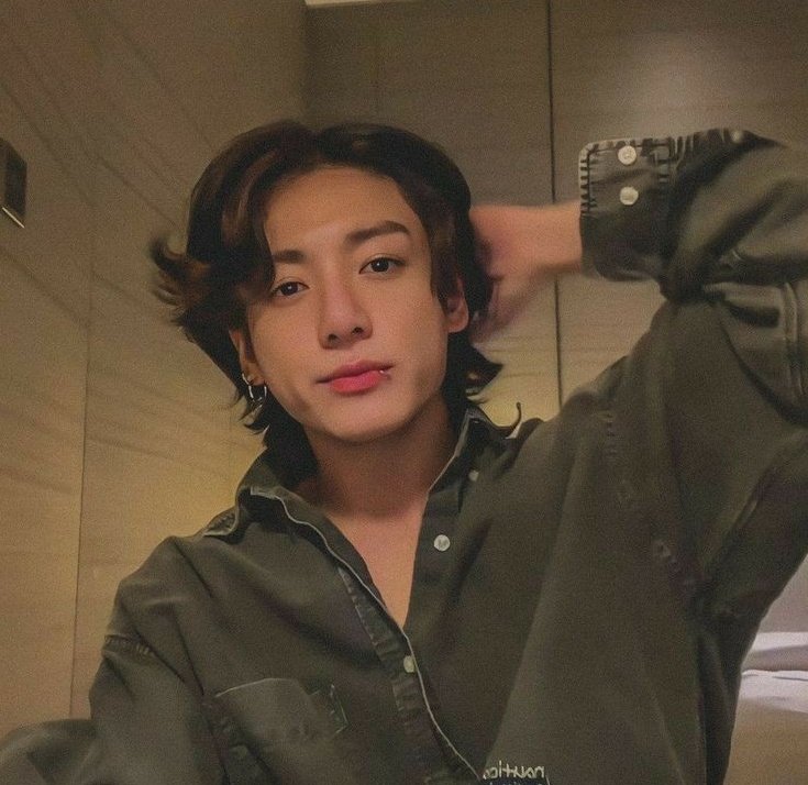 gcfvanty's tweet photo. #taekookau 

Só não beija fulano, ah! e nem beija ciclano.

Onde JungKook tenta a todo custo se esquecer do ex, mas em todo lugar, a todo momento, se depara com ele. https://t.co/5pGY6Br2XP
