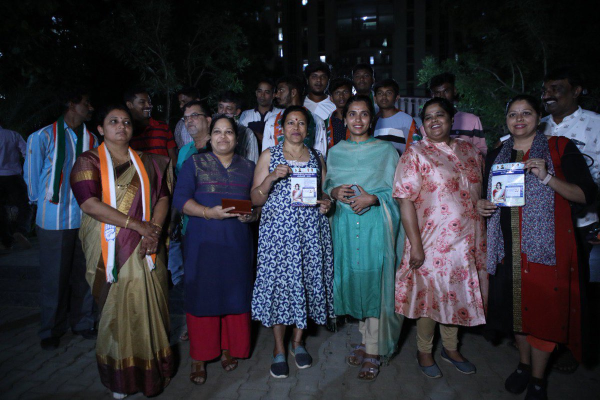 KusumaH_INC's tweet photo. ಮೋಡವಿಲ್ಲದಿದ್ದರೂ ಉತ್ತು ಬಿತ್ತಿ
ಭರ್ಜರಿ ಬೆಳೆ ತೆಗೆವೆನೆಂಬ ರೈತನಿಗೆ
ಮಳೆ ಬಂದೇ ಬರುವುದೆಂಬ ಭರವಸೆ.

ರಾಜರಾಜೇಶ್ವರಿನಗರ ಕ್ಷೇತ್ರದ ಜನತೆ ಉತ್ತಮ ಆಡಳಿತಕ್ಕಾಗಿ "ಶುದ್ದಹಸ್ತ"ದೊಂದಿಗೆ ಕೈಜೋಡಿಸುವರೆಂಬುದು ನಮ್ಮ ವಿಶ್ವಾಸ.

#Rrnagar 
#nimmakusuma https://t.co/KKVwRmJp2e