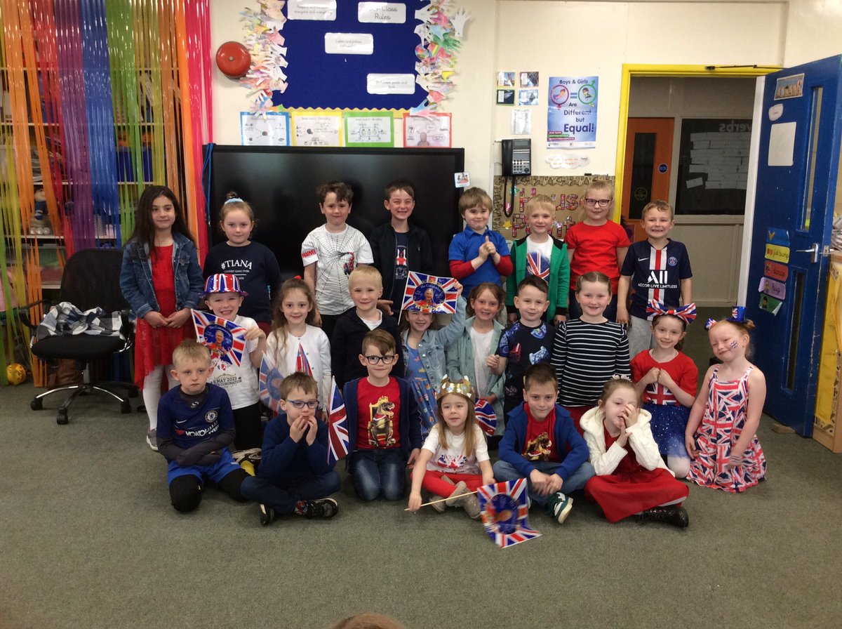 Griff_Y1's tweet photo. Looking good in red, white and blue. @Griff_Mrstaylor @Griff_FOGS #KingsCoronation https://t.co/qAQlI7B75N