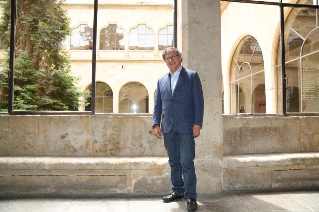 Esta es la biblioteca de la universidad de Salamanca España, la primera biblioteca universitaria del mundo. Aquí estudie un año de un doctorado que no terminé despues de terminar mi especialización en desarrollo y medio ambiente en la universidad de Lovaina en Bélgica y mi