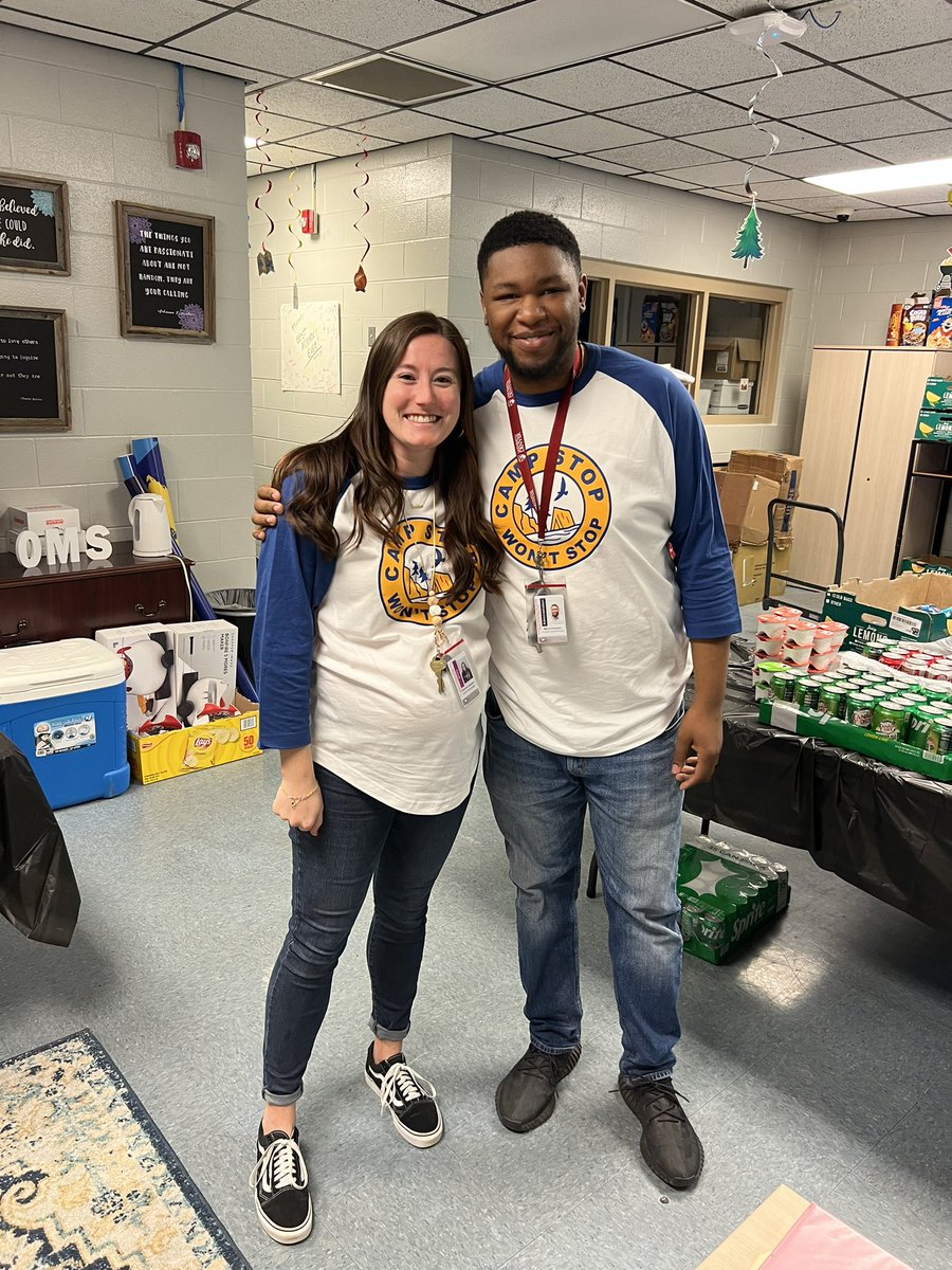 What an ending to our last day of staff appreciation! Foodtruck, raffles, staff gift 🎉🦅🌟 #AboveTheRest <a href="/J_Renaissance/">Jostens Renaissance</a> <a href="/TeamDDTwo/">Dorchester School District Two</a>