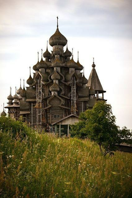 julija9j's tweet photo. Cathedral on the island of Kizhi, Russia - built entirely of wood without the use of a single nail

Source :@awakenedspecies https://t.co/g9ydKmQPZ0