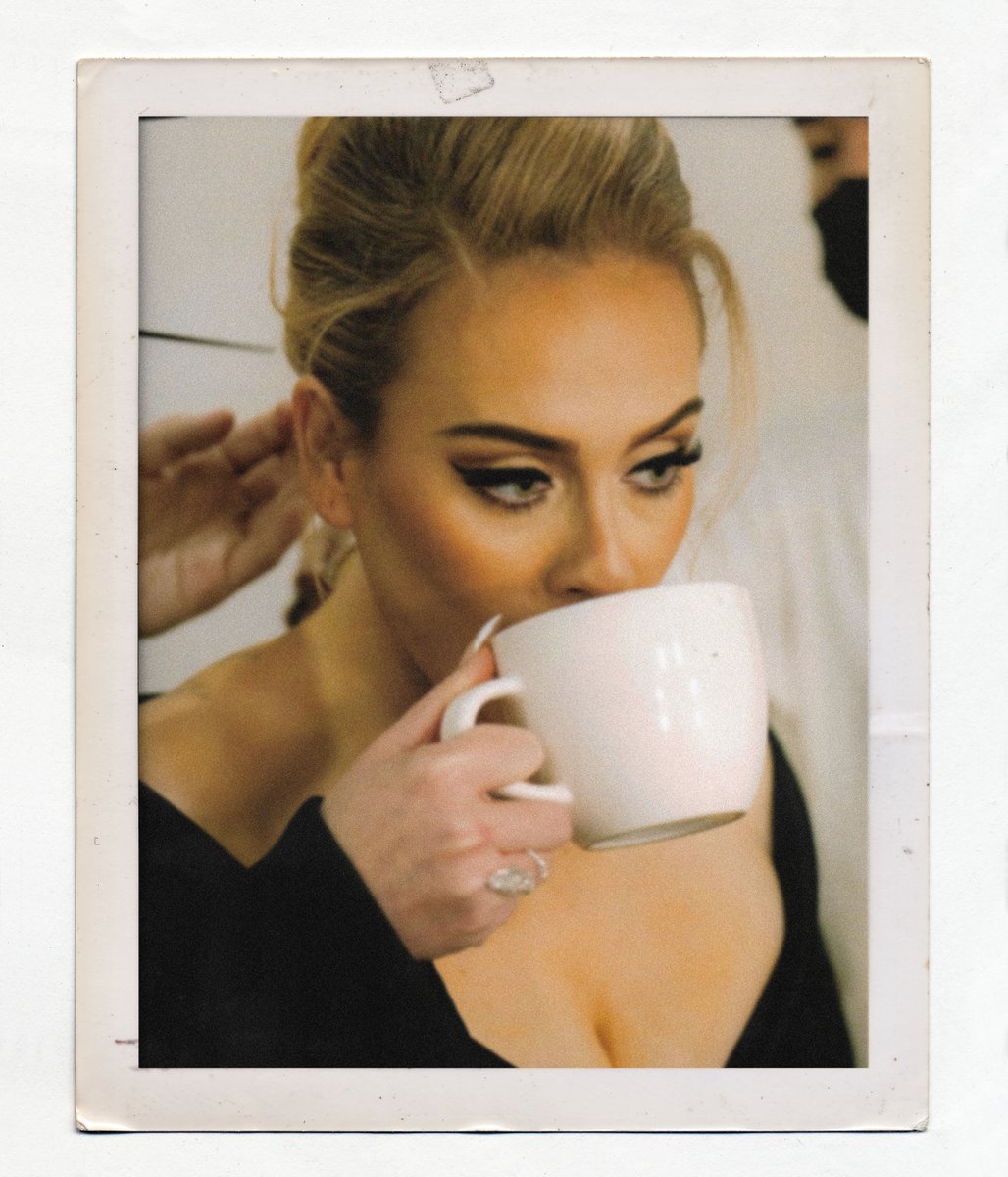 AdeleAccess's tweet photo. Some things never change 🥹 
Happy 35th birthday, @Adele! ♥️ https://t.co/fO6iLEZvJP