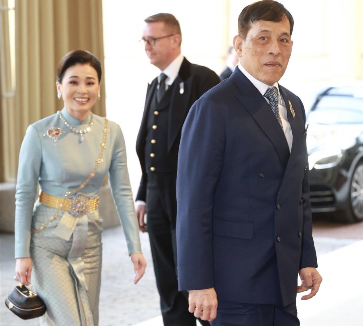 Queen Suthida and King Vajiralongkorn of Thailand have arrived at  the Coronation Reception for overseas guests at Buckingham Palace.
#KingCharleslll  #Coronation 

📸 Chris Jackson/Getty Images