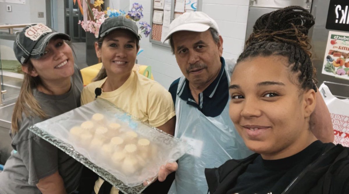 Carpe “Lemon” and seize this School Lunch Hero Day! 🍋 <a href="/BrocksGapBucs/">Brock's Gap Intermediate</a> <a href="/HooverSchools/">Hoover City Schools</a> #lemoncakes #SLHD23 #SchoolLunchHeroDay