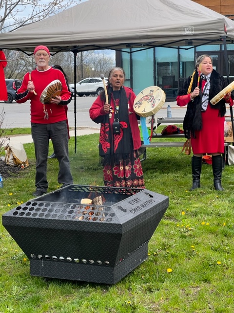 CHIGAMIK's tweet photo. Today, we honour the missing and murdered Indigenous women, girls, and two-spirit people in Canada. Join us in wearing a red dress or shirt today to raise awareness about the violence and systemic injustices that Indigenous women and girls continue to face. #RedDressDay #MMIWG2S https://t.co/IvppznO1Mv