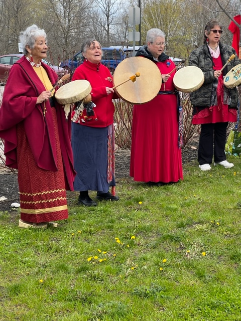 CHIGAMIK's tweet photo. Today, we honour the missing and murdered Indigenous women, girls, and two-spirit people in Canada. Join us in wearing a red dress or shirt today to raise awareness about the violence and systemic injustices that Indigenous women and girls continue to face. #RedDressDay #MMIWG2S https://t.co/IvppznO1Mv