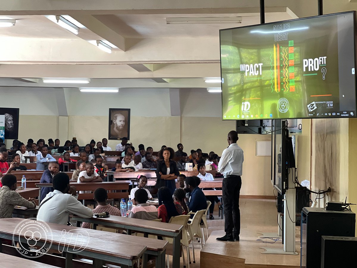 vjpasbl's tweet photo. Un atelier-débat percutant à l'université Mapon, au Maniema, et très instructif pour les jeunes étudiants. Un premier appel à participer dans la recherche, la proposition et la mise en oeuvre des solutions à impact au sein de leurs communautés et financièrement viables. https://t.co/M9PrBYrivY