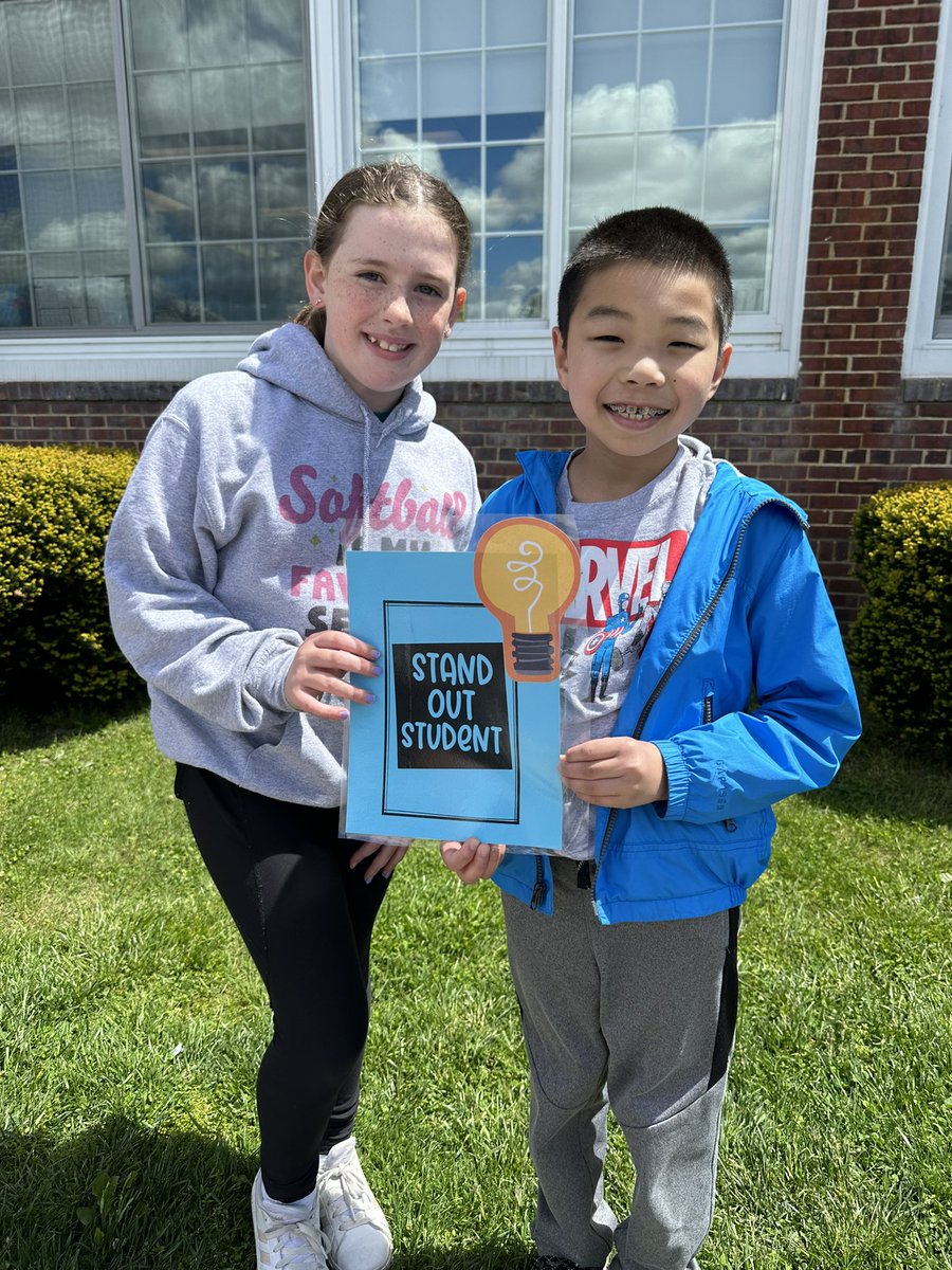 Congratulations to our super 2nd graders for being recognized as Stand Out Students in the cafeteria and at recess! <a href="/MsMPavlick/">Megan Pavlick</a> #ffefairfieldfamily <a href="/massapequaps/">MassapequaPS</a>