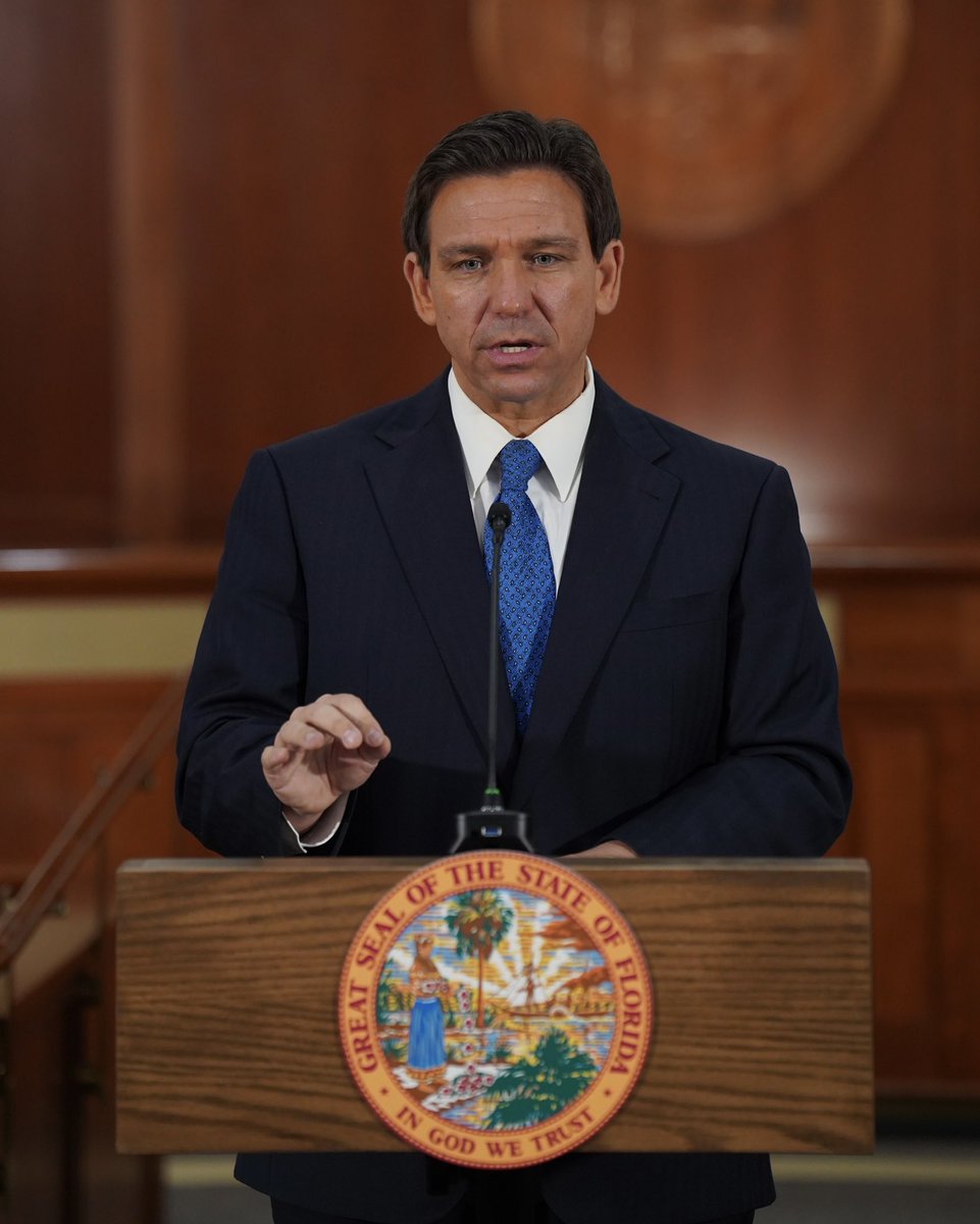 GovRonDeSantis's tweet photo. We have had a historic legislative session this year! 

Thank you to the Legislature for working together to deliver for Floridians all over our state. https://t.co/DbrWnwQ1ay