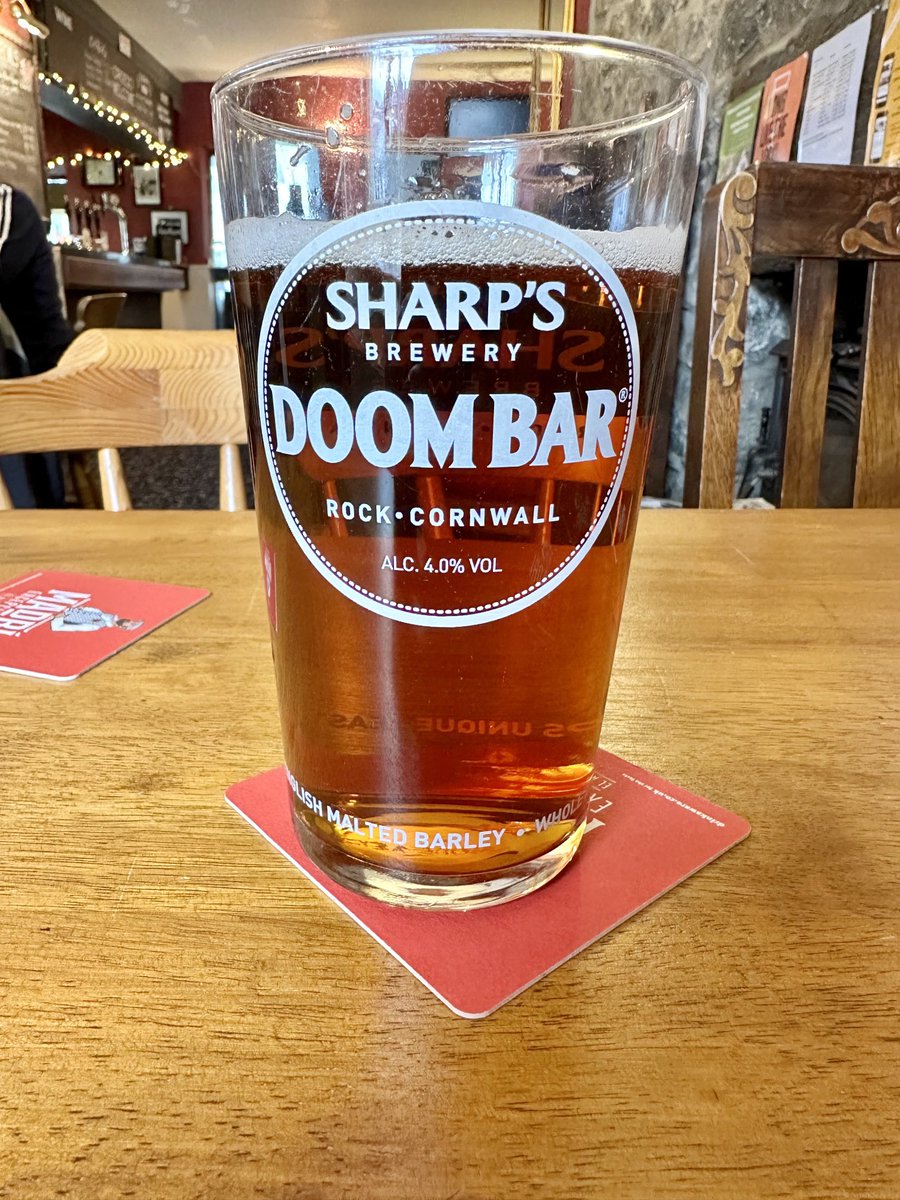 ANunwick's tweet photo. Here’s to the #solopint crew. BTW not Doom Bar but Creigiau Tremadog Rocks beer 👌🏼 https://t.co/Hy4KxzyxJS