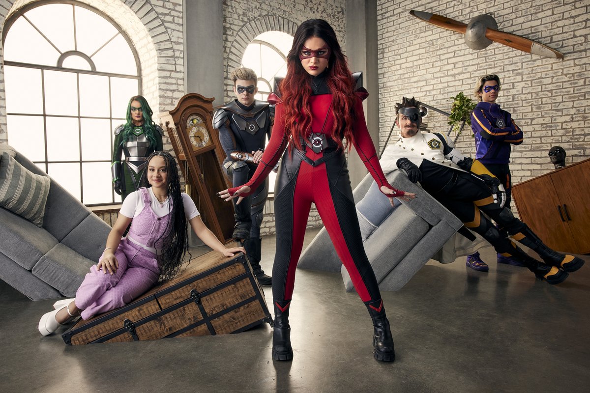 DisneyBrandTVPR's tweet photo. The #VillainsOfValleyView are back! Season 2 premieres June 15 on @DisneyChannel with an hour-long episode. #DisneyBrandedTelevision https://t.co/FUDe3uAYyl